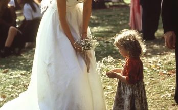 At My Wedding, a Little Girl with a Bouquet of Daisies Asked for a Coin – I Glanced at Her Hand & Stopped the Wedding