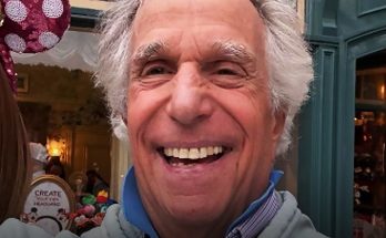 Henry Winkler's 6 Gorgeous Grandkids Have to Clear Dishes - What They Look Like