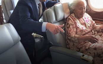 Business Class Passengers Mock Poor Old Lady, at the End of the Flight Pilot Addresses Her – Story of the Day