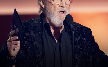 Jeff Bridges Stirs Mixed Reactions from Viewers After Awkward Moment at the CMA Awards - Details