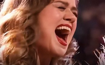 Viewers Discuss Kelly Clarkson's Guest Performance During 'The Voice' Season Finale - Video