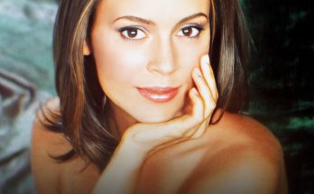 'No Filters': Alyssa Milano's Makeup-Free Selfie on Her 52nd Birthday Sparks Reactions from Fans