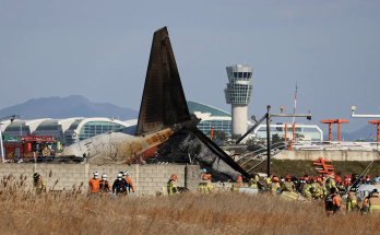 South Korea plane's final moments captured on video before hitting concrete barrier, triggering explosion