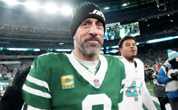 Aaron Rodgers still has 'a lot of juice left in the tank,' NFL legend Brett Favre says