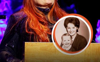 Naomi Judd, Who Raised Her 2 Daughters, Hid a Big Secret from One of Them for 30 Years – Their Story