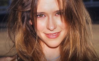 Jennifer Love Hewitt Shares 'No Makeup and No Filter' Selfies to Celebrate Her 46th Birthday