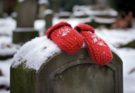 Every Week, I Found Children's Gloves on My Father's Grave – One Day, I Met a Teenager There