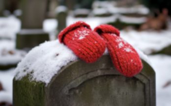 Every Week, I Found Children's Gloves on My Father's Grave – One Day, I Met a Teenager There