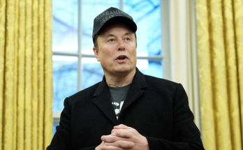 Elon Musk makes surprise appearance at CPAC