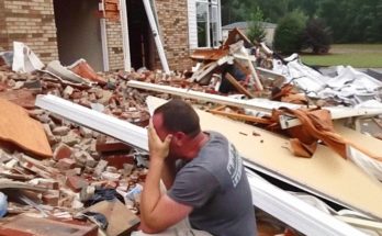 Son Who Didn’t Visit His Mother for Years Comes and Sees Her House Destroyed – Story of the Day