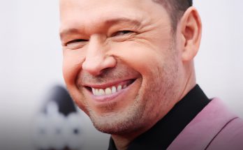 Donnie Wahlberg Left Waitress Crying with His Tip & Note — 7 Celebrities Whose Tipping Habits Stood Out