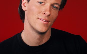 This 90s Heartthrob Has 'No Words' After Losing His Son — He Stunned Users with His Look as He Turns 65