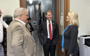 Kentucky Senate Democrat switches parties to GOP in major blow to Dem Gov Andy Beshear