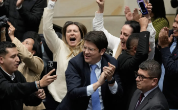 Right-wing Colombian presidential candidate shot at rally