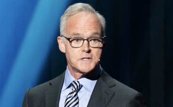 '60 Minutes' correspondent Scott Pelley warns a CBS settlement with Trump would be 'very damaging'